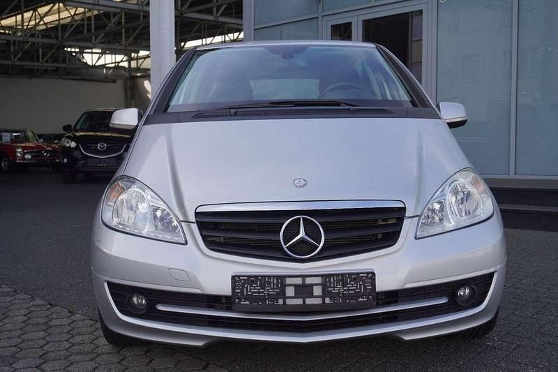 Gebraucht Mercedes A180 Classic 116 PS (85 kW) 2009 Polarsilber Kleinwagen