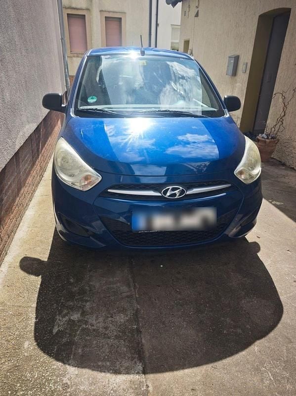 Gebraucht Hyundai i10 Edition 69 PS (50 kW) 2012 Blau Kleinwagen