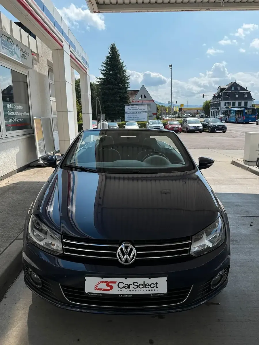 Gebraucht VW Eos Basis 160 PS (117 kW) 2013 Blau Cabrio