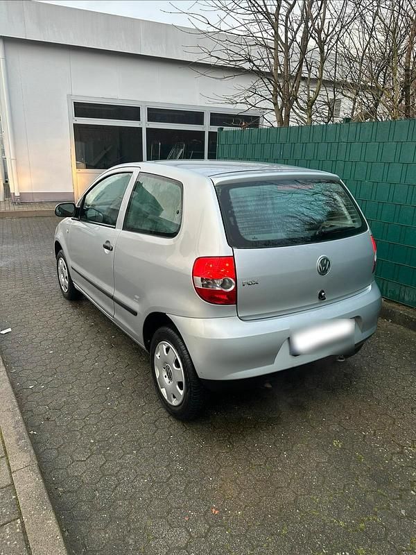 Gebraucht VW Fox 54 PS (39 kW) 2005 Silber Kleinwagen