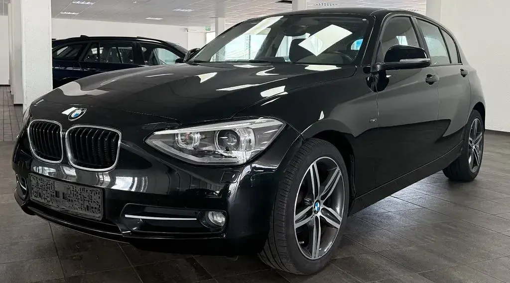 Gebraucht BMW 118 Sport Line 143 PS (105 kW) 2015 Saphirschwarz Kleinwagen