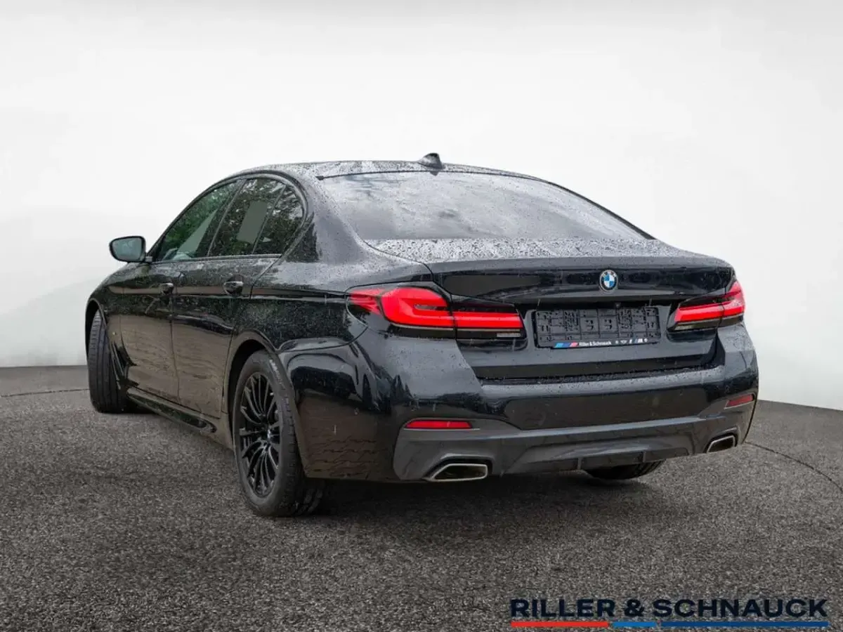 Gebraucht BMW 520 M Sport 190 PS (139 kW) 2023 Schwarz Limousine