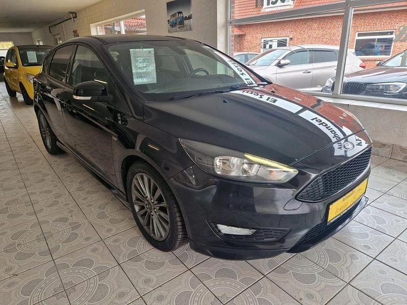 Second-hand Ford Focus ST-Line 120 CP (88 kW) 2017 Negru Berlinǎ