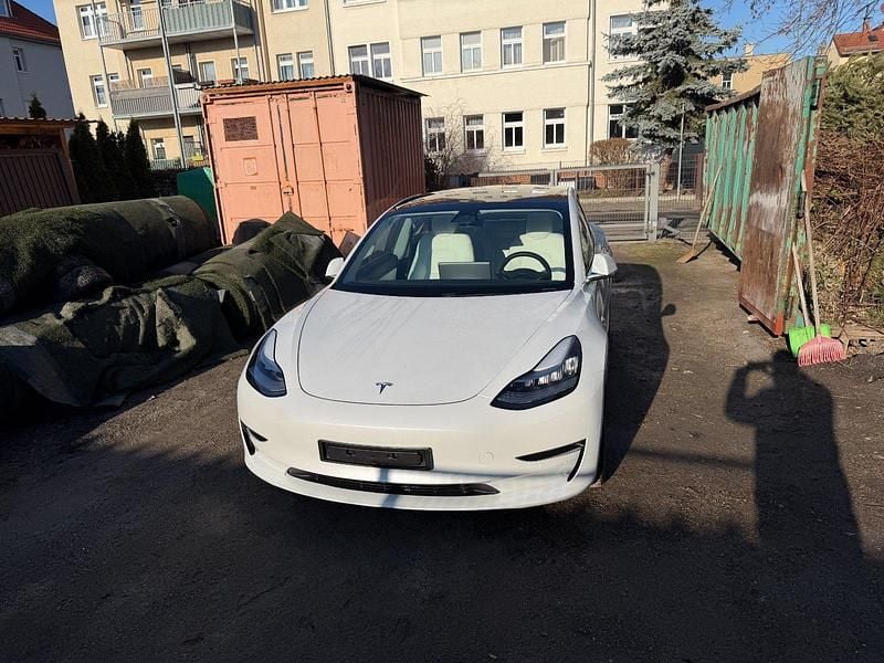 Weiß Gebraucht 2020 Tesla Model 3 Limousine | 23.450 € (Fairer Preis) - Bild 1/4