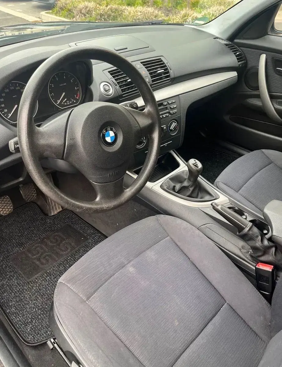 Gebraucht BMW 116 122 PS (89 kW) 2010 Schwarz Kleinwagen