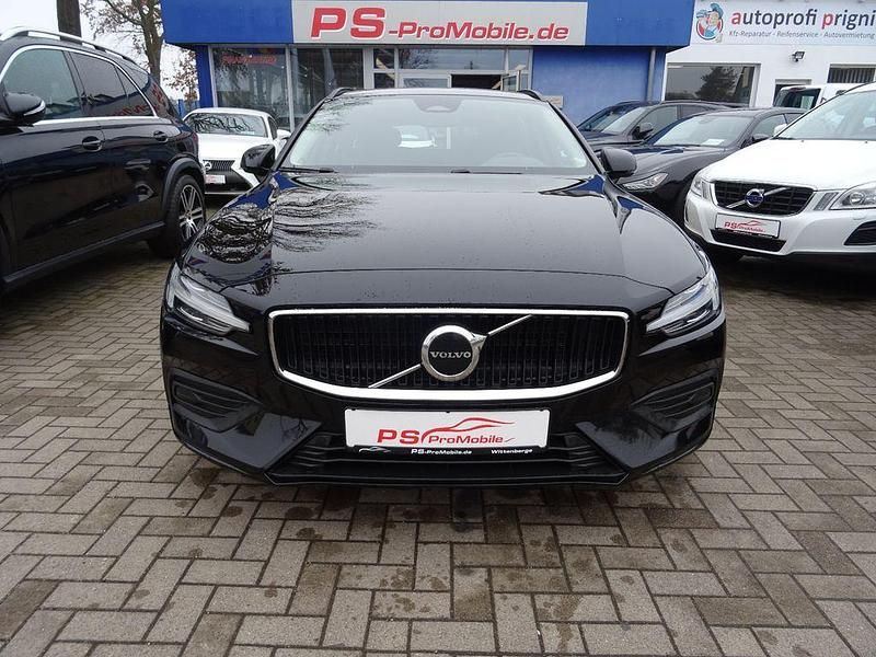 Gebraucht Volvo V60 Core 163 PS (119 kW) 2022 Schwarz Kombi