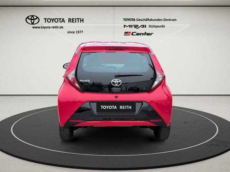 Gebraucht Toyota Aygo X-play 72 PS (52 kW) 2021 Vulcanorot Kleinwagen