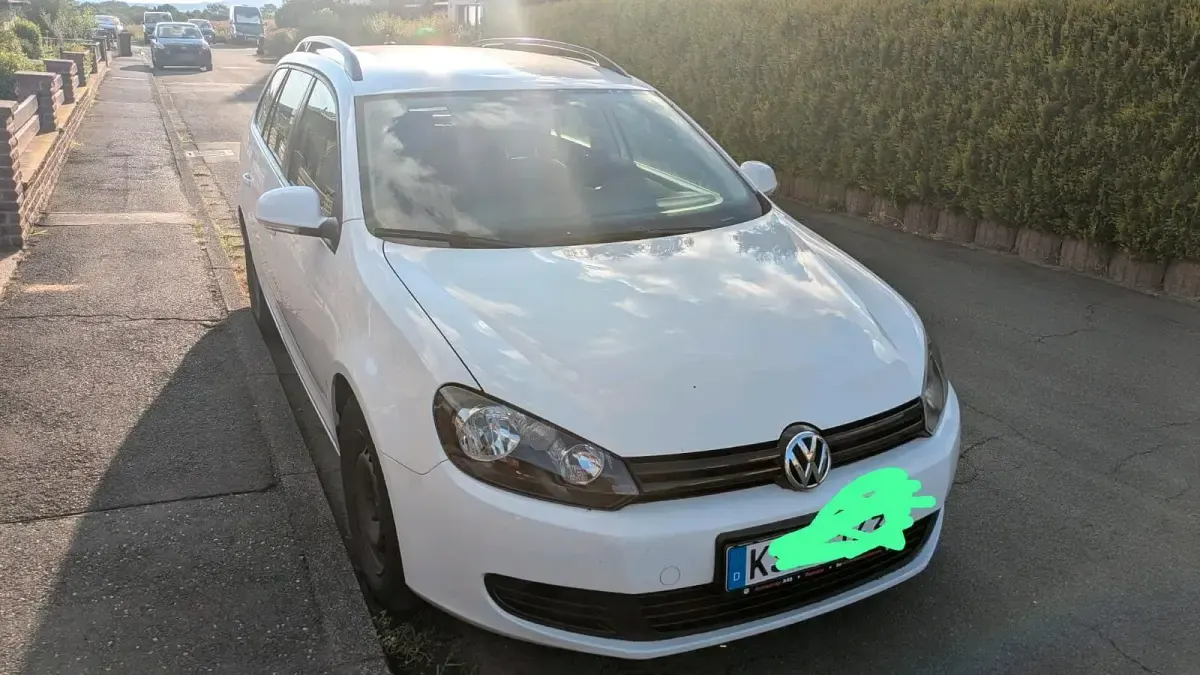 Gebraucht VW Golf VI 105 PS (77 kW) 2010 Weiß Kleinwagen