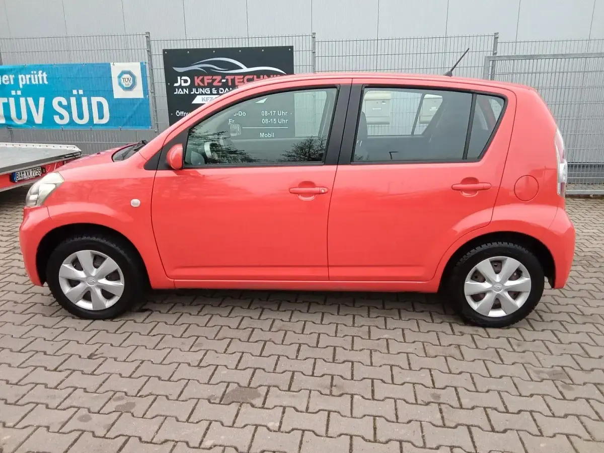Gebraucht Daihatsu Sirion 69 PS (50 kW) 2008 Rot Kleinwagen
