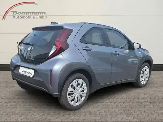 Neu Toyota Aygo X X-play 72 PS (52 kW) 2025 Grau SUV