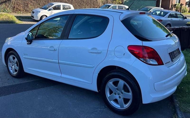 Gebraucht Peugeot 207 Forever 95 PS (69 kW) 2012 Lack weiss banquise Kleinwagen