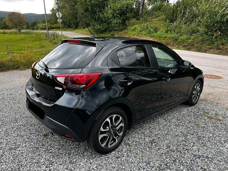 Gebraucht Mazda 2 Exclusive-Line 90 PS (66 kW) 2015 Schwarz Limousine
