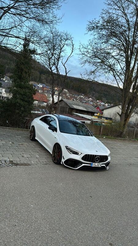 Weiß Gebraucht 2021 Mercedes CLA45 AMG AMG Coupé | 49.990 € (Teuer) - Bild 1/4
