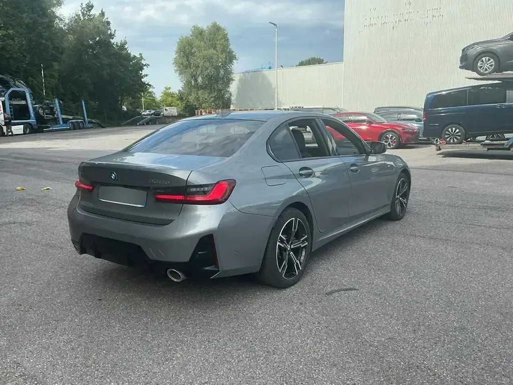 Gebraucht BMW 330 M Sport 184 PS (135 kW) 2025 Grau Limousine