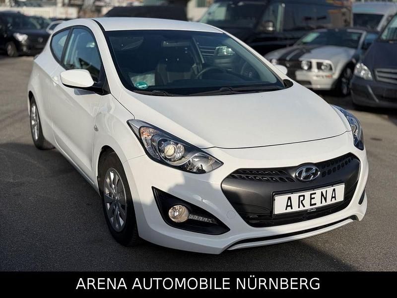 Gebraucht Hyundai i30 110 PS (80 kW) 2015 Weiß Coupé
