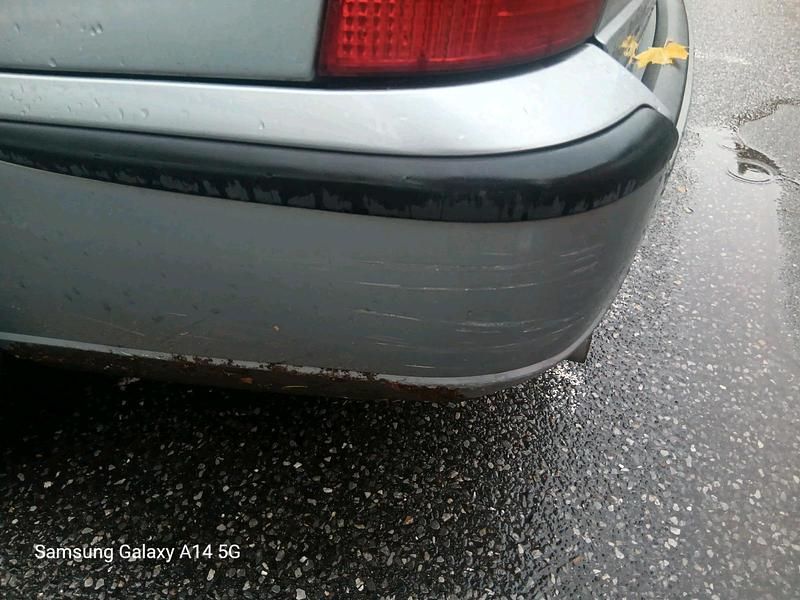 Grau Gebraucht 2002 Ford Focus Kombi | 1.100 € (Guter Preis) - Bild 1/4