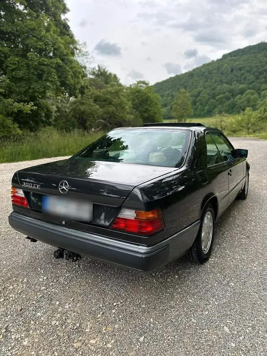 Gebraucht Mercedes 300 179 PS (131 kW) 1989 Schwarz Coupé