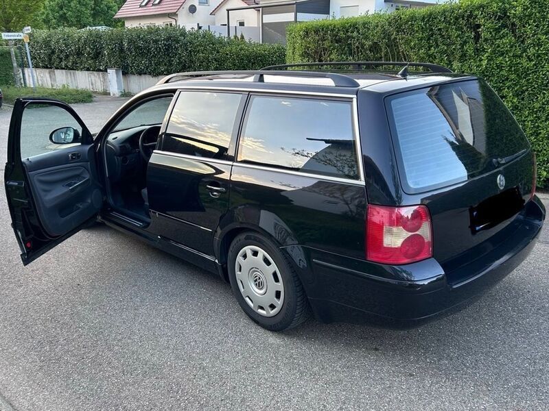 Schwarz Gebraucht 2003 VW Passat Comfortline Kombi | 2.800 € (Fairer Preis) - Bild 1/4