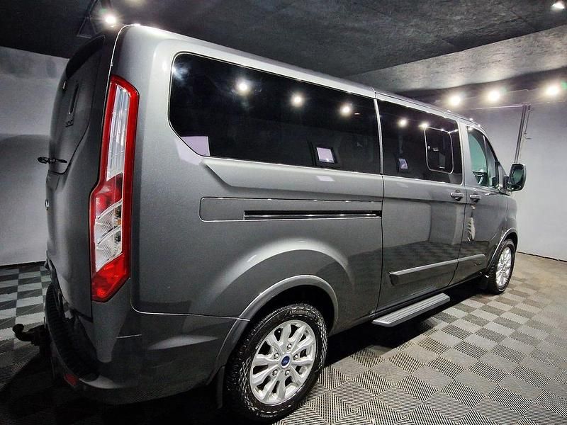 Gebraucht Ford Tourneo 170 PS (125 kW) 2019 Magneticgrau Van / Kleinbus