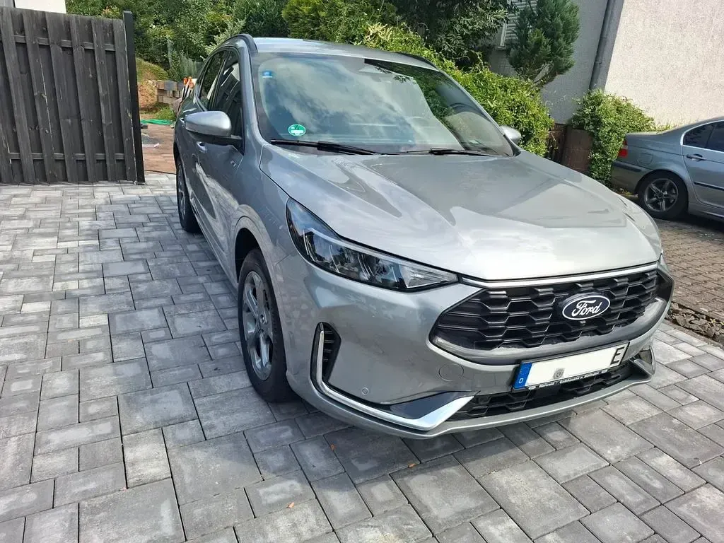 Gebraucht Ford Kuga ST-Line X 242 PS (177 kW) 2024 Silber SUV