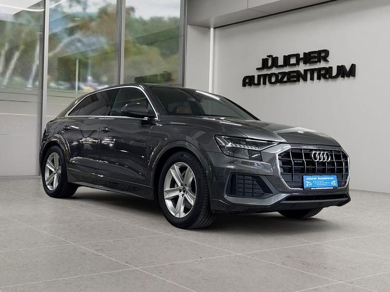 Grau Gebraucht 2022 Audi Q8 Ambiente SUV | 44.990 € - Bild 1/4