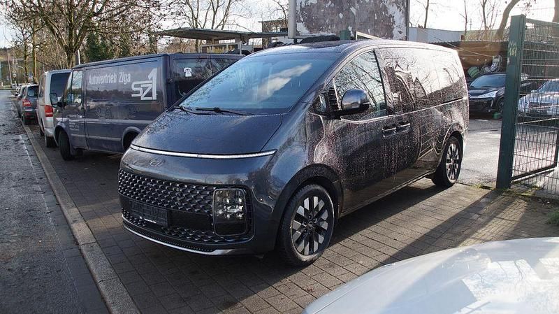 Gebraucht Hyundai Staria Signature 177 PS (130 kW) 2022 Schwarz Van / Kleinbus