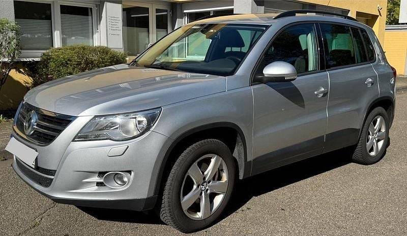 Silber Gebraucht 2011 VW Tiguan Freestyle SUV | 8.200 € (Fairer Preis) - Bild 1/4