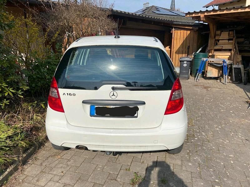 Gebraucht Mercedes A160 95 PS (69 kW) 2012 Weiß Limousine