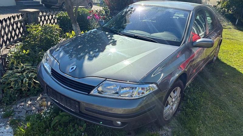 Grau Gebraucht 2003 Renault Laguna II Limousine | 2.500 € (Etwas zu teuer) - Bild 1/4