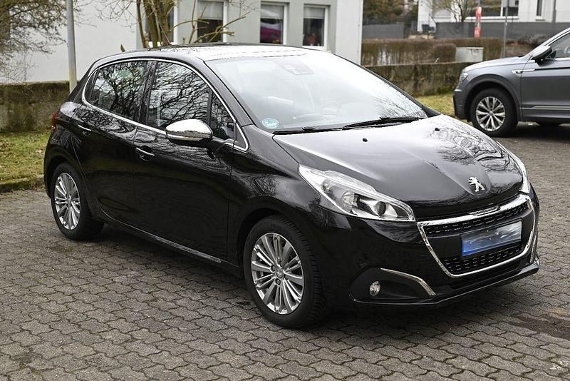 Gebraucht Peugeot 208 Active 83 PS (61 kW) 2016 Schwarz Kleinwagen