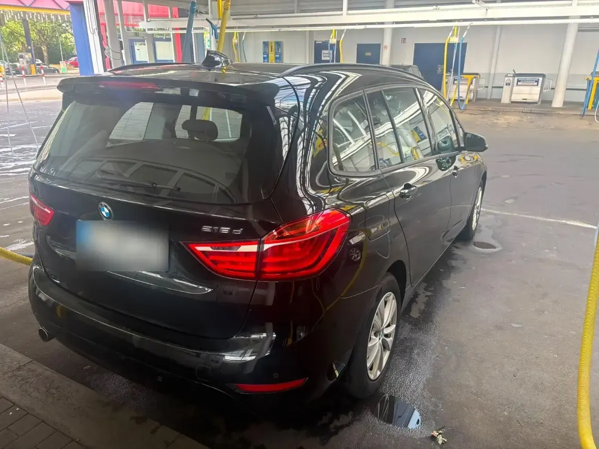 Gebraucht BMW 218 Gran Tourer Sport Line 150 PS (110 kW) 2017 Schwarz Van / Kleinbus