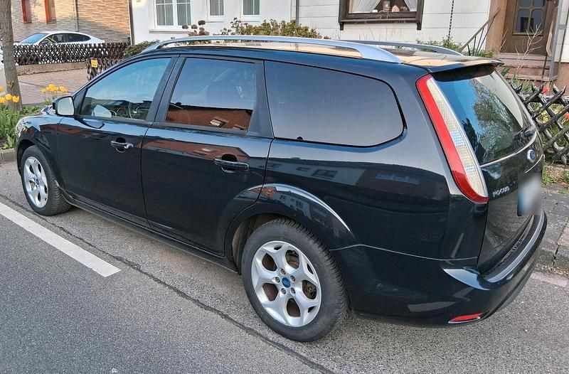 Gebraucht Ford Focus 105 PS (77 kW) 2010 Schwarz Kombi