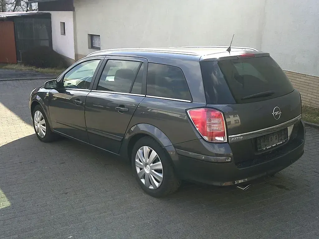 Gebraucht Opel Astra Innovation 179 PS (131 kW) 2009 Grau Limousine