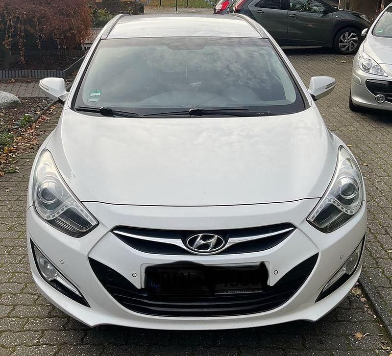 Weiß Gebraucht 2012 Hyundai i40 Style Kombi | 4.800 € (Fairer Preis) - Bild 1/4