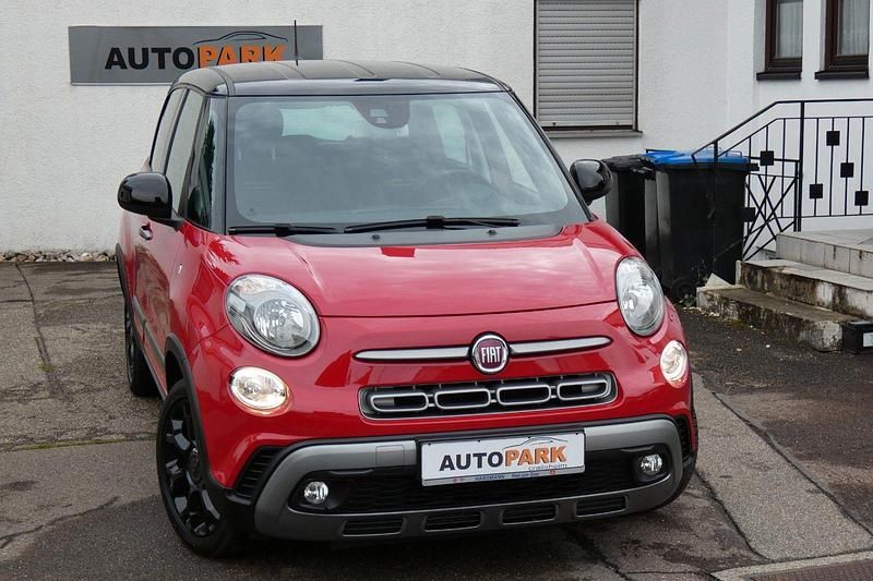 Rot Gebraucht 2017 Fiat 500L Cross Van / Kleinbus | 11.990 € (Etwas zu teuer) - Bild 1/4