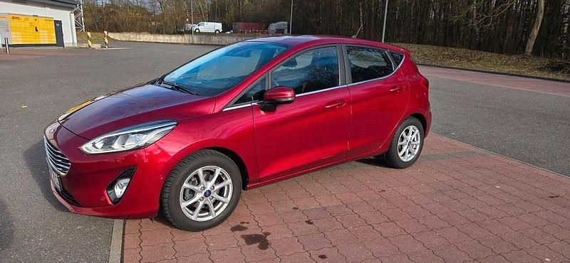 Gebraucht Ford Fiesta Titanium 101 PS (74 kW) 2019 Rot Kleinwagen