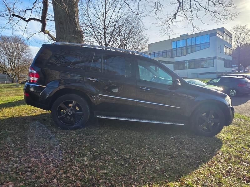 Gebraucht Mercedes GL420 305 PS (224 kW) 2008 Schwarz SUV