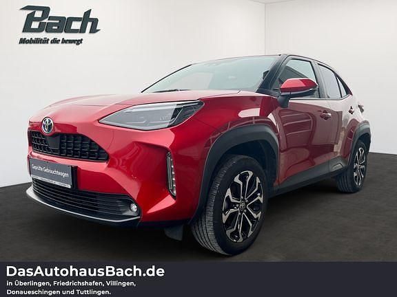 Karminarot metallic Gebraucht 2021 Toyota Yaris Hybrid Connect Style | 20.780 € (Fairer Preis) - Bild 1/4