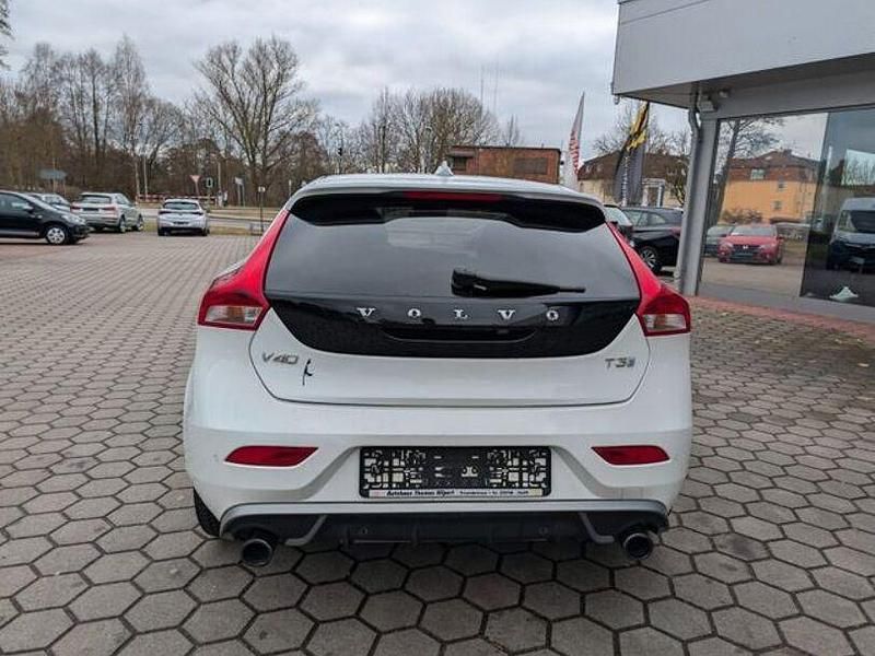 Gebraucht Volvo V40 R-Design 152 PS (111 kW) 2018 Weiß Limousine