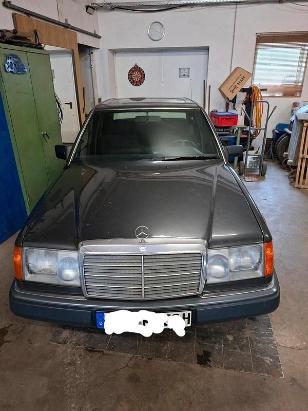 Gebraucht Mercedes E230 1991 Schwarz Limousine