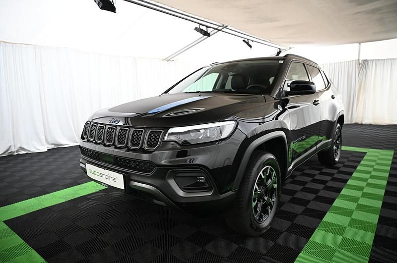 Gebraucht Jeep Compass Trailhawk 241 PS (177 kW) 2024 Schwarz SUV
