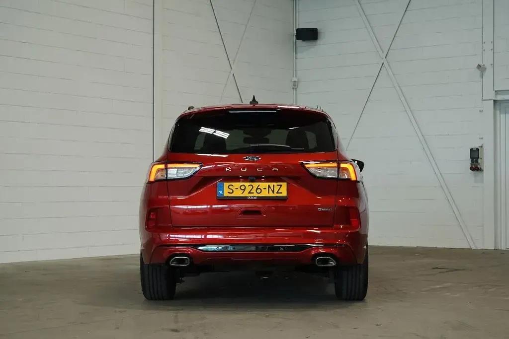 Gebraucht Ford Kuga ST-Line 224 PS (164 kW) 2023 Rot SUV