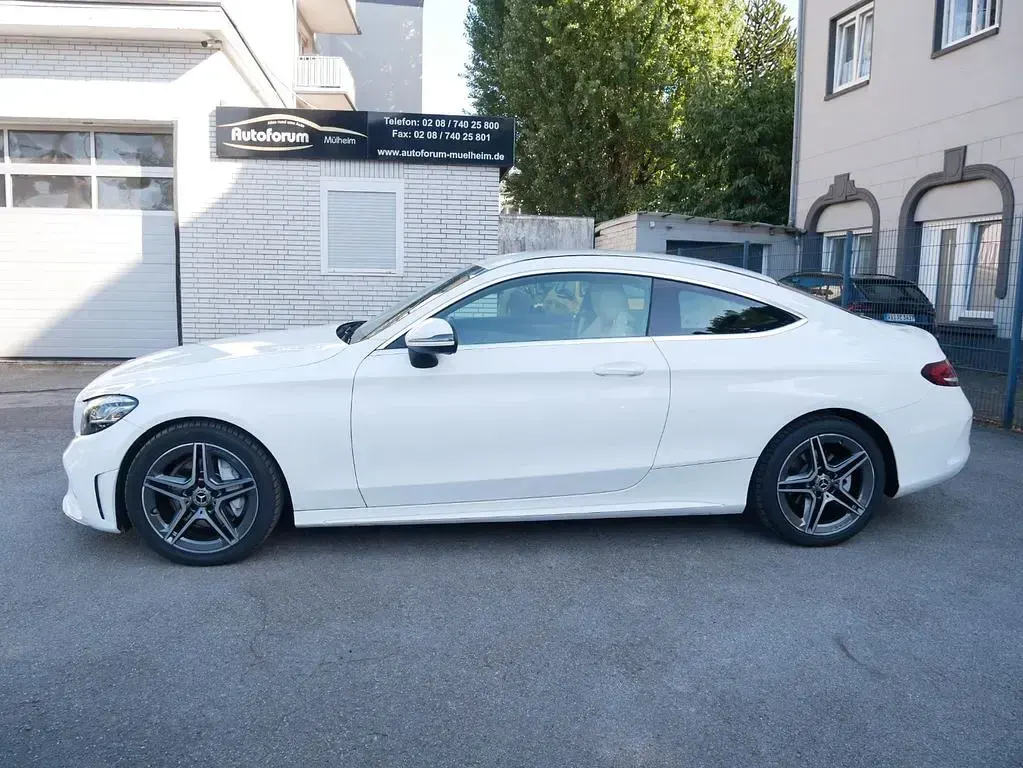 Gebraucht Mercedes C220 AMG 194 PS (142 kW) 2019 Weiß Coupé