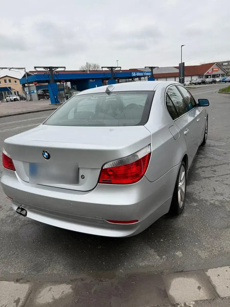 Second-hand BMW 525 177 CP (130 kW) 2006 Argintiu Berlinǎ