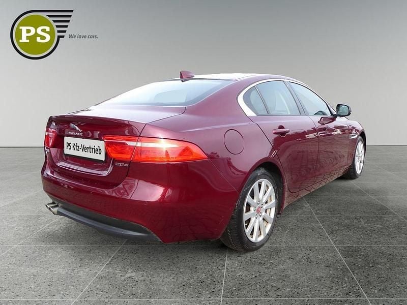 Gebraucht Jaguar XE Pure 179 PS (131 kW) 2016 Rot Limousine