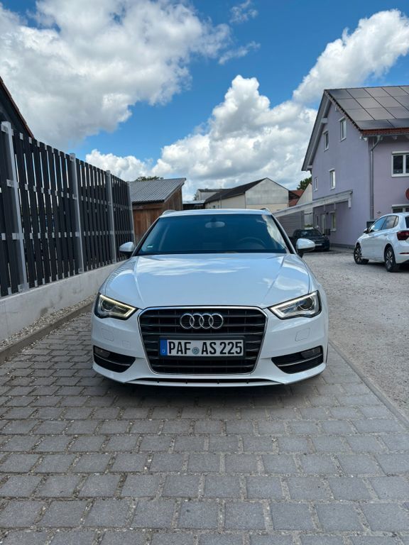Weiß Gebraucht 2014 Audi A3 Sportback Performance Limousine | 11.900 € (Fairer Preis) - Bild 1/4