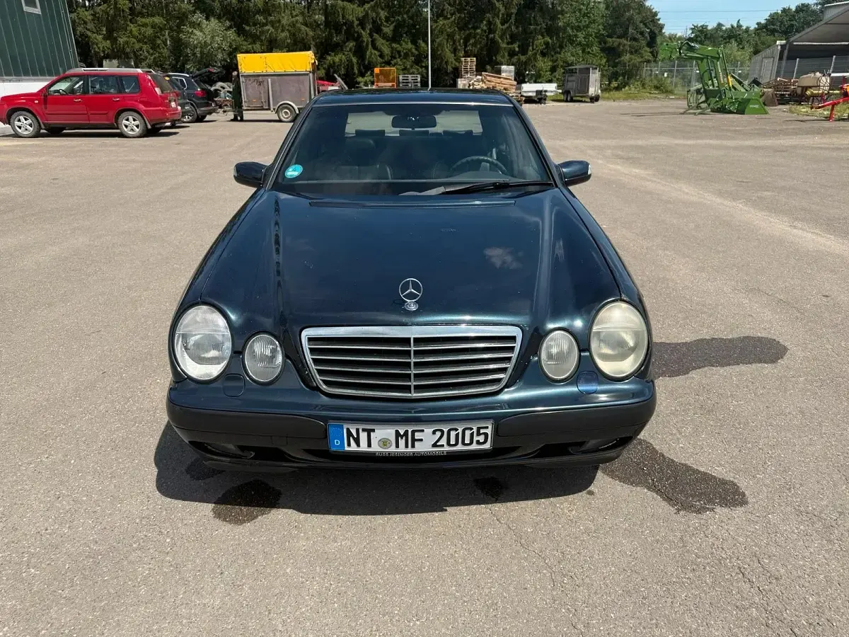 Gebraucht Mercedes E200 116 PS (85 kW) 2000 Blau Limousine
