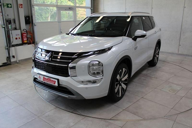 Weiß Neu 2025 Mitsubishi Outlander P-HEV Top SUV | 52.670 € (Fairer Preis) - Bild 1/4