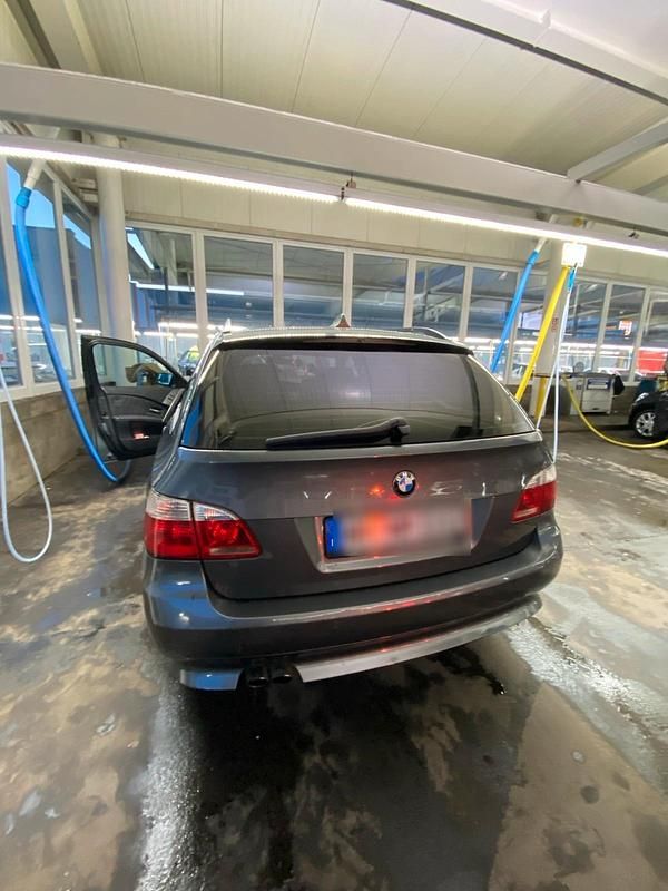 Gebraucht BMW 530 279 PS (205 kW) 2009 Grau Kombi