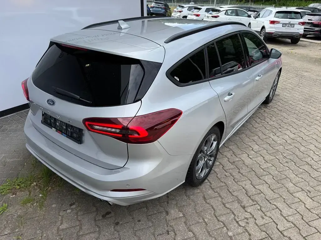 Gebraucht Ford Focus ST-Line X 116 PS (85 kW) 2025 Silber Limousine